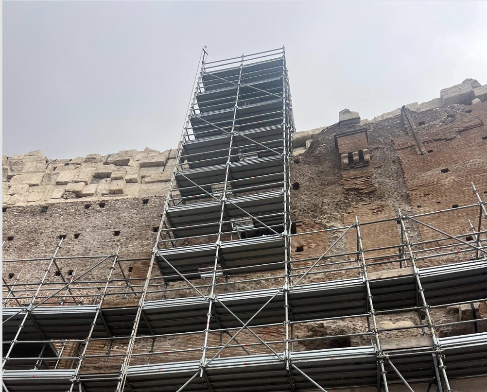 Torre verticale del ponteggio